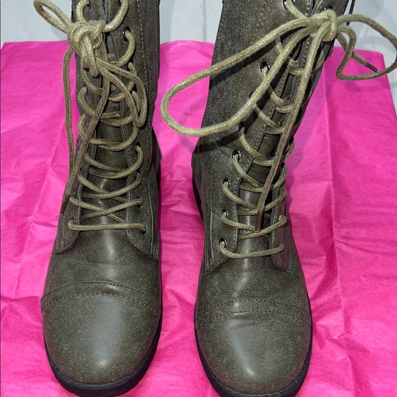 Chic Olive Lace-Up Ankle Boots - Picture 3 of 6